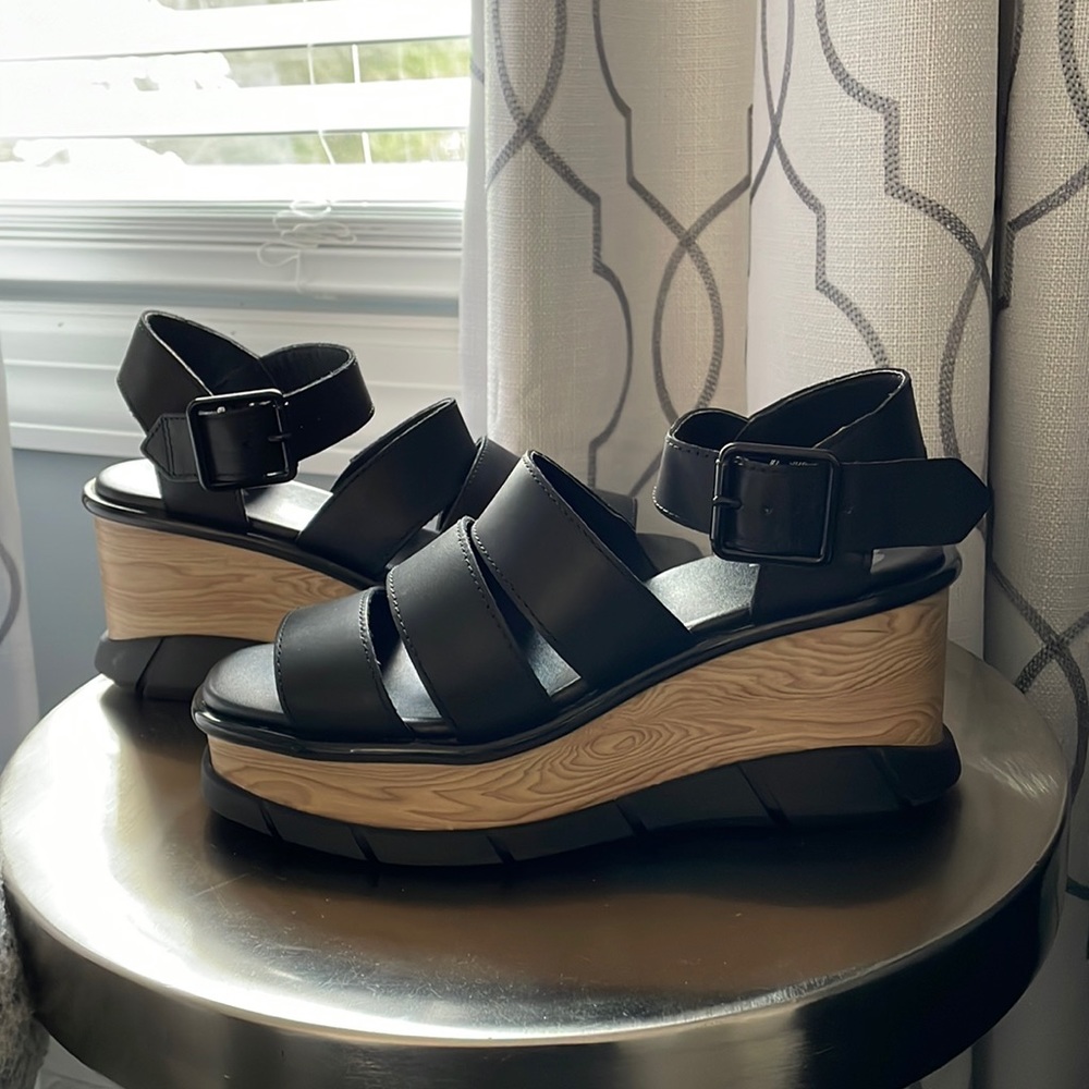 Sorel sandal women size 6, black never worn